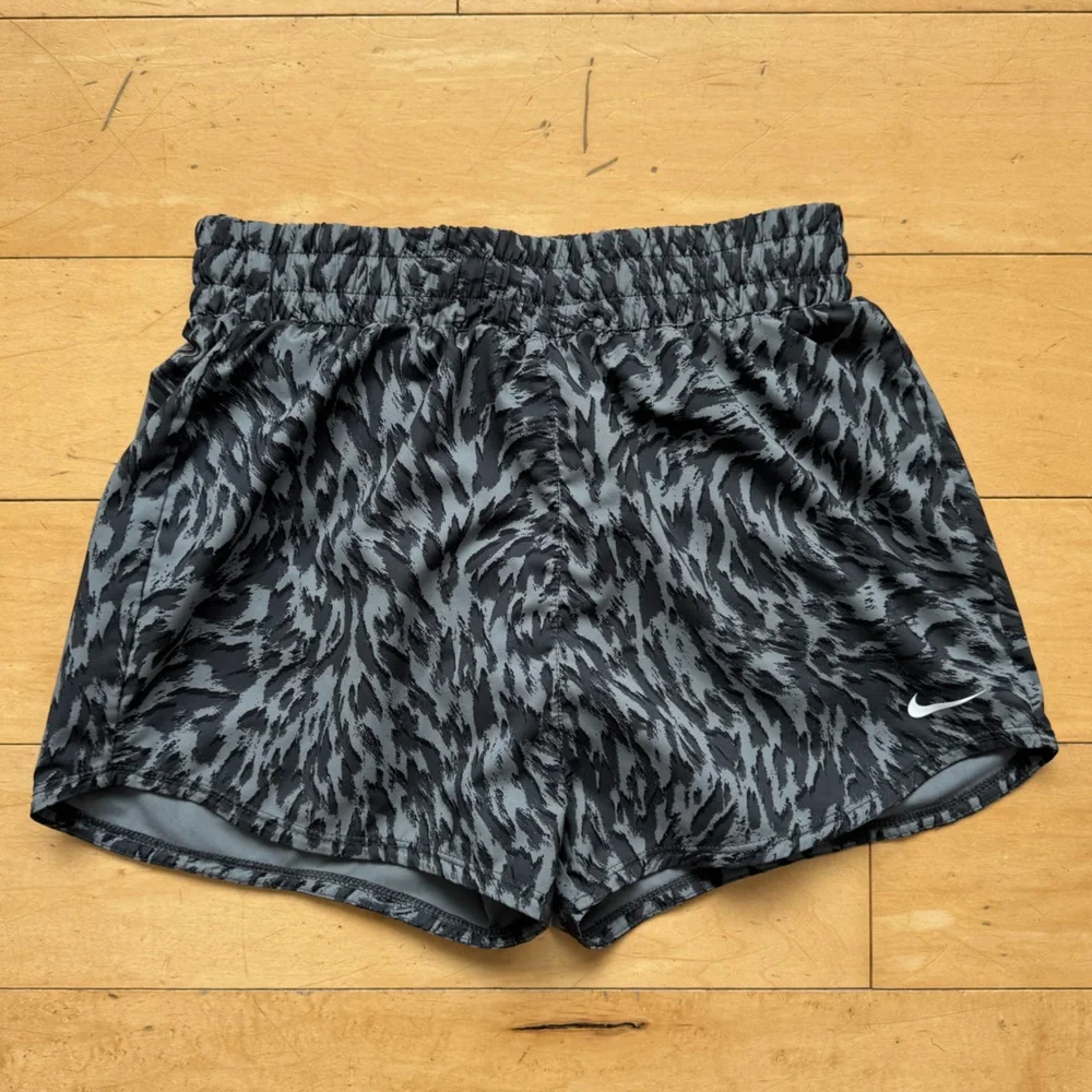 Nike Dri-Fit Animal Print Athletic Shorts,‎ size Large, workout, sports, lined